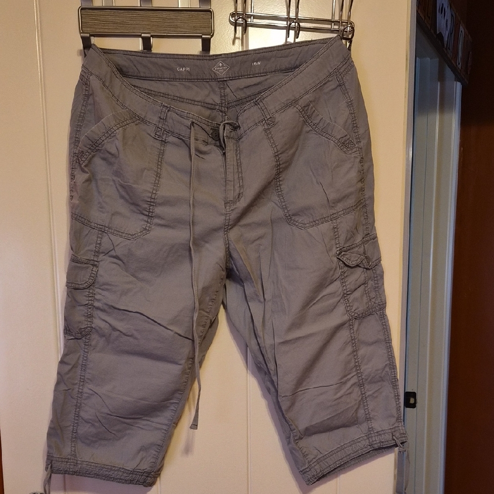 St. John's Bay Gray Capris